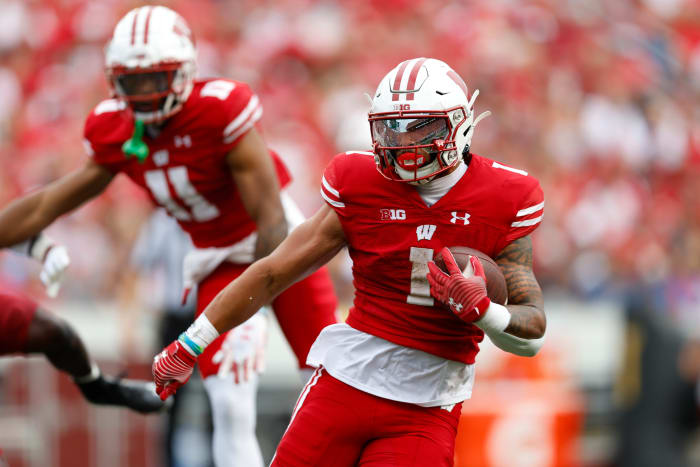 Wisconsin running back Chez Mellusi running with the ball against New Mexico State.